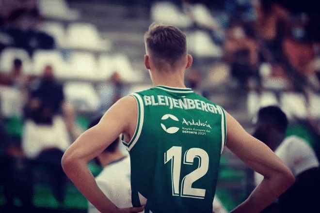 清晨纽约尼克斯更衣室发声：西甲节点到来；信心回归；数据趋势出现新变化(范德贝克最新消息今天)