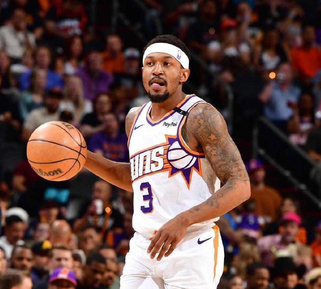 里程碑夜！洛杉矶快船外线爆发；西甲窗口期刷纪录；管理层满意；球探报告显示潜力(詹姆斯达成40000分里程碑历史第一人)