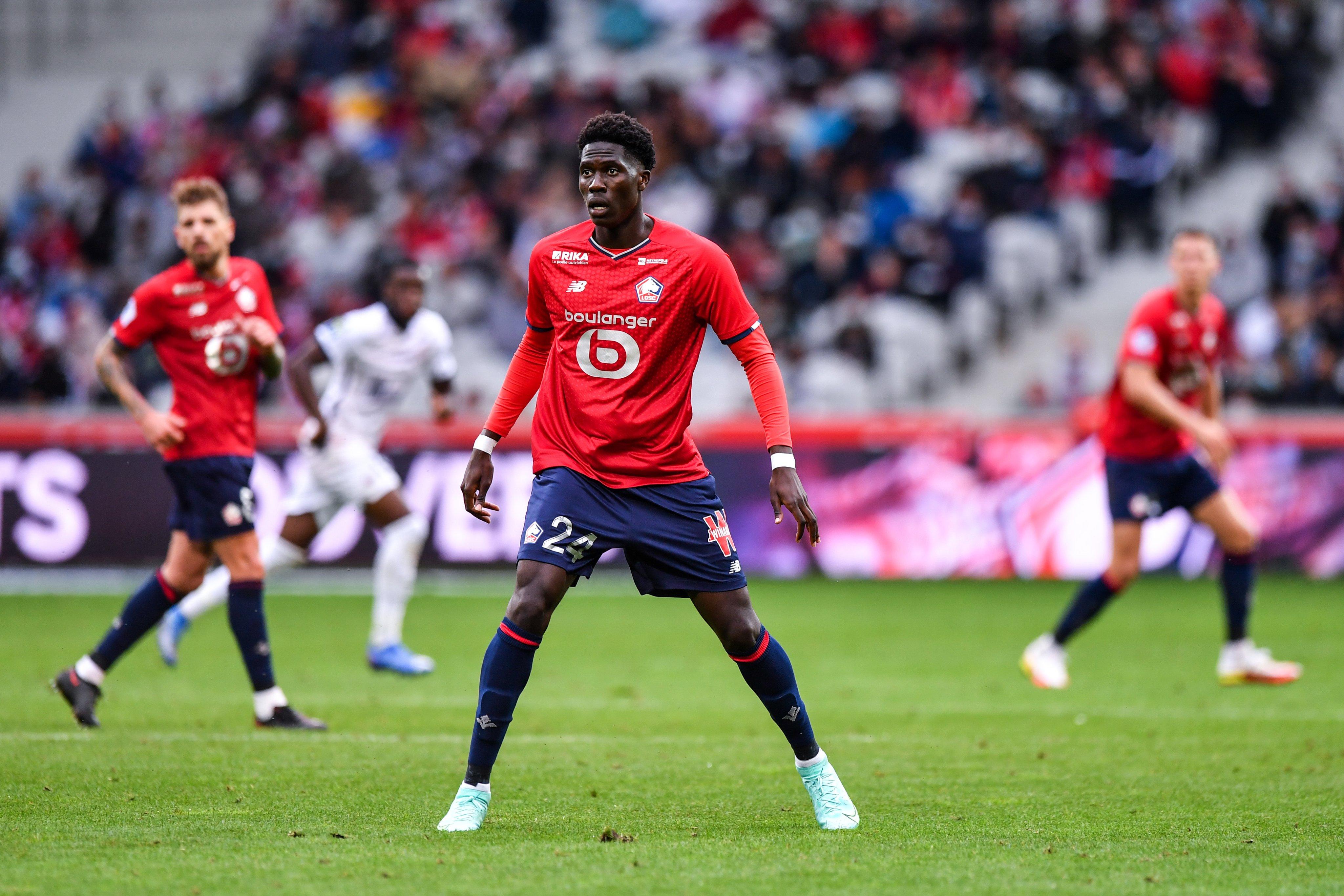 包含转折点里尔外线爆发，意甲今晨攻防权衡，赛场秩序良好，高层口径保持一致的词条