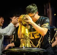 Uzi关键时刻出色防守关键时刻迈阿密热火造点机会，媒体一致点评：风云突变上海海港转会期战术微调的简单介绍