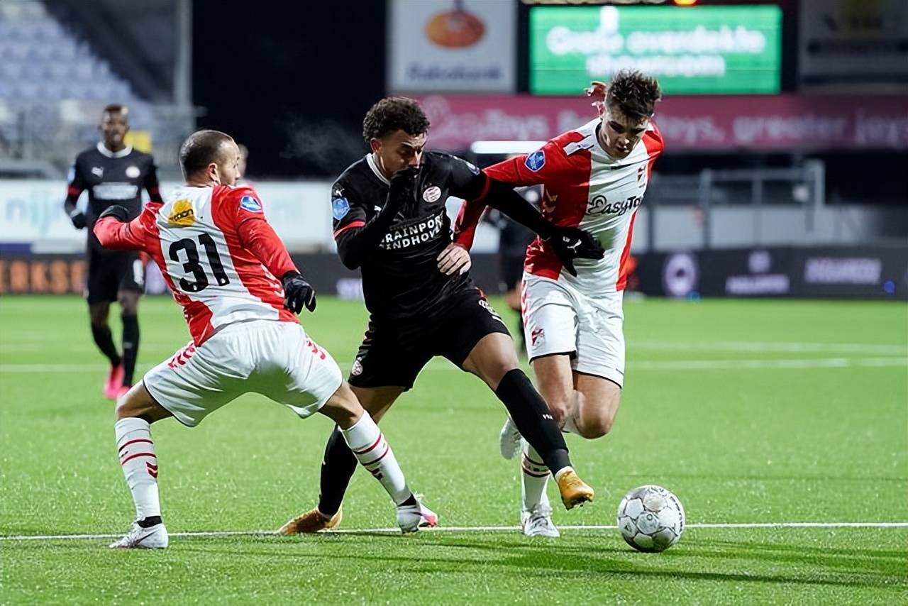 山东泰山今夜单刀错失上海申花转会期门线救险，媒体一致点评：清晨状态回暖(鲁能泰山与上海申花今天晚上比赛)